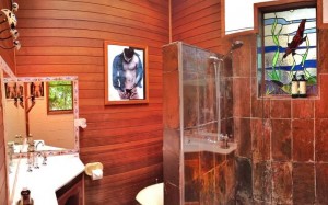 Revelwood Rainforest Retreat Poolview bathroom